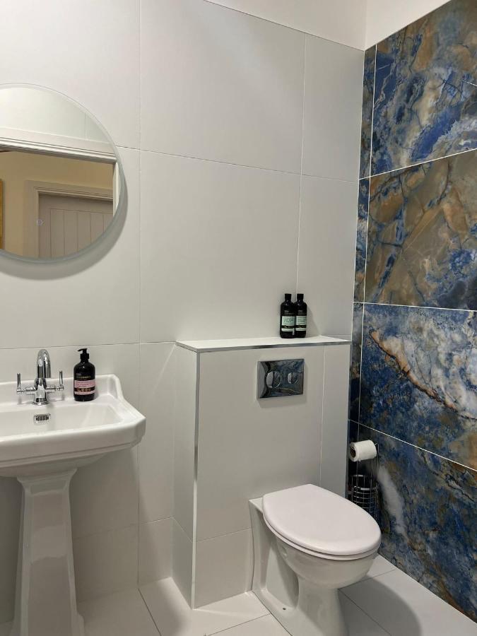 Riverfront Apartments At The Blue Goat Ramelton 外观 照片